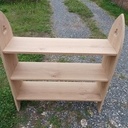 Lit et étagère de style médieval