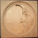 Médaillon éclairé par la lumière du soleil