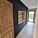 Dressing moderne avec porte ancienne