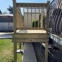 Escalier extérieur adossé à un balcon