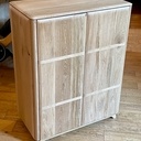 Petit meuble en chêne massif