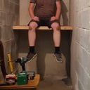 Etagères dans une cave