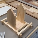 Mangeoire oiseaux en pins et plexiglass