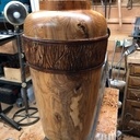 Grand vase tourné en if