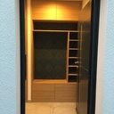 Double placards d'entrée avec penderie et rangements