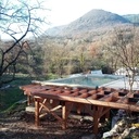 Ensemble porteur d'une terrasse avec bardages.