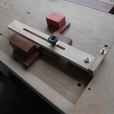 Système de fixation sur établi par came