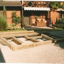 Une petite véranda en matériaux de récupération