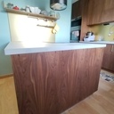 Cuisine en noyer, marbre et laiton