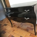 Commode galbée d'inspiration baroque