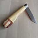 Opinel en buis et mélange de bois
