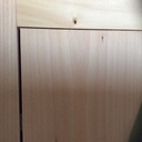 La bonnetière à côté du lit