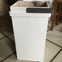 Petit meubles de tri sélectif pour cuisine.