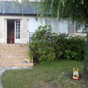 Perron avant travaux et débroussaillage