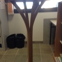 Petite table au pied cintré