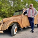 La 2CV en bois est à vendre!