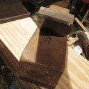 Talon arrondi à gauche pour une meilleure prise en main (suis gaucher...)