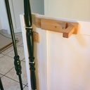 Barrière d'escalier avec verrou à ressort