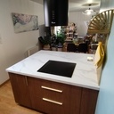 Cuisine en noyer, marbre et laiton