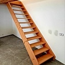 Escalier droit. Douglas.