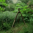 Trépied photographique et Leica en bois