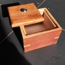 Petite boîte en chutes de CP replaqué + bout de planche (érable ?) pour le couvercle