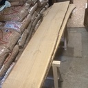 Le bois brut, planche de 4,75m coupée en deux pour le transport. 1,99 m2