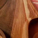 Un filet de merisier entre deux bandes de frêne olivier