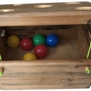 Boîte ouverte avec les cordelettes limitant l'ouverture