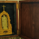 Rénovation de la caisse de transport d’une statuette de la Vierge de Consolation