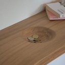 Une étagère cintrée