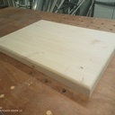 Table mobile en chevrons de pin pour une mortaiseuse