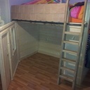 Une cabane sous le lit