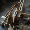 Métier à tisser piloté par un ordinateur en bois