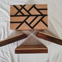 Coffret en châtaignier massif et placages.