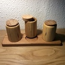 Trio de pots en charme sur socle.
