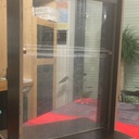 Écran protecteur pour un comptoir de cabinet médical