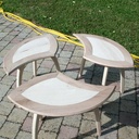 Trois petites tables et puis s'en vont