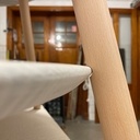 Fixation du plateau dans les pieds.