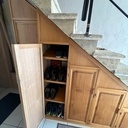 Meuble à chaussures sous escalier