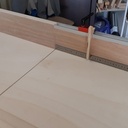 Un chariot (traineau) de coupe pour scie sous table