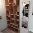 Une petite bibliothèque en medium