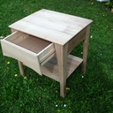 Et une table de nuit, une