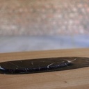 Table contemporaine sculptée en chêne