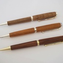 Stylos et boite à stylo