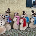 Une famille de bonhommes de bois