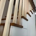 Un Escalier, un Placard, une Rambarde et une Coccinelle