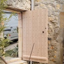 Porte cloutée à lames croisées