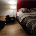 Première table de nuit