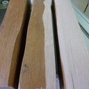 De gauche à droite: avant, pendant et après rabotage, un superbe chêne s'offre à nous! Ca vaut le coup le recyclage!